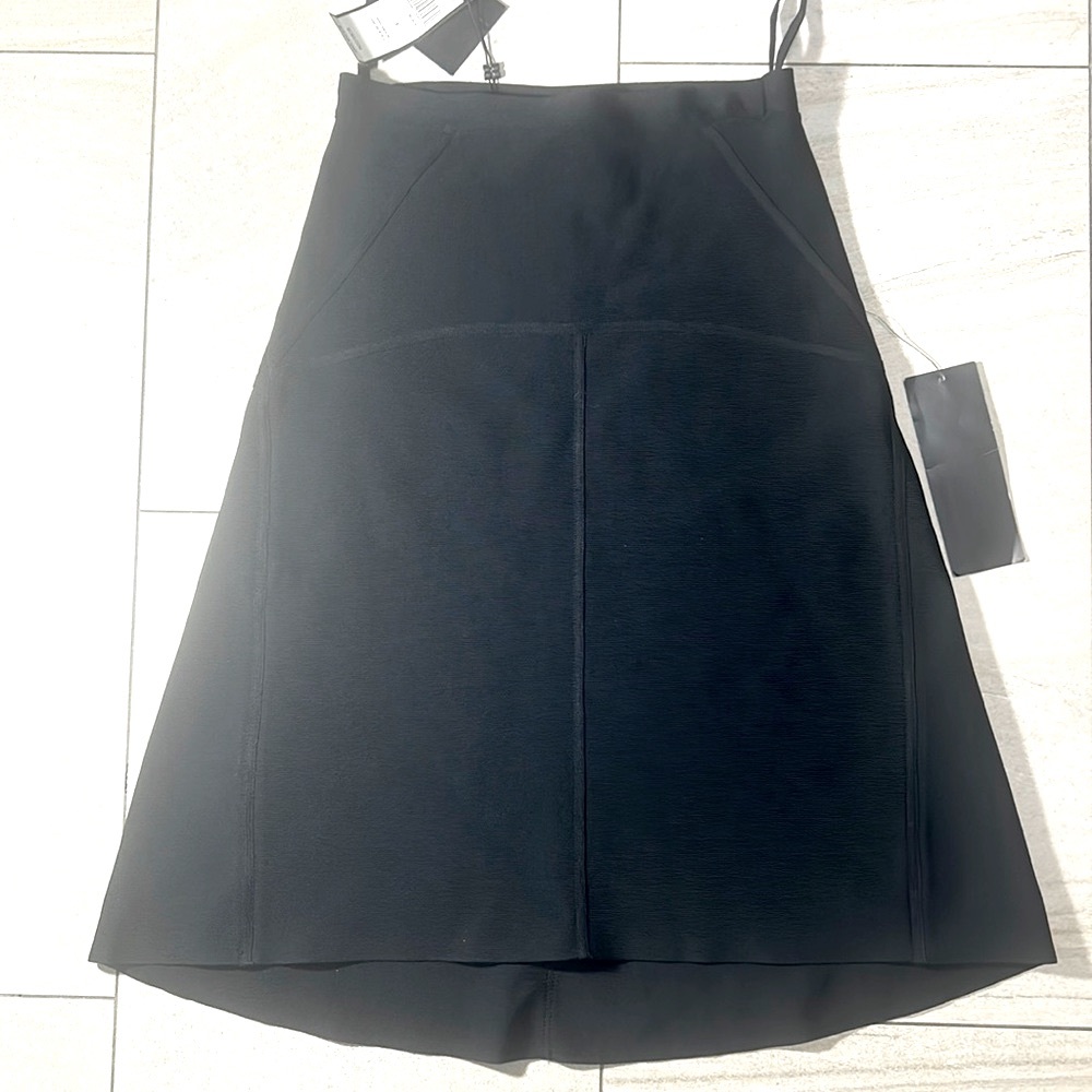 NWT stretchy BCBGMaxAzria shaper skirt, Sz S